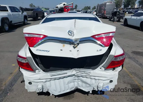 2017 Toyota Camry Le z USA, uszkodzony, nr VIN 4T1BF1FK8HU768038